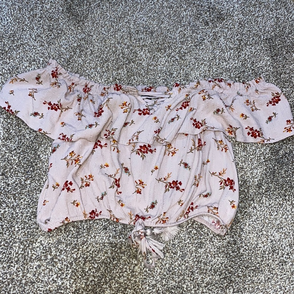 Cute American Eagle off the shoulder cropped top